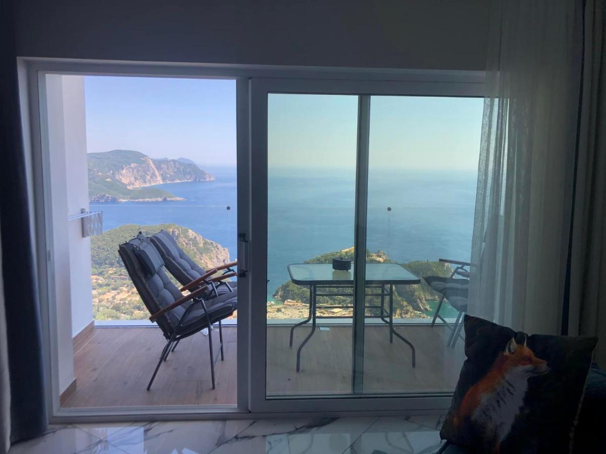 Golden Fox Studios And Suites Lakones Ngoại thất bức ảnh